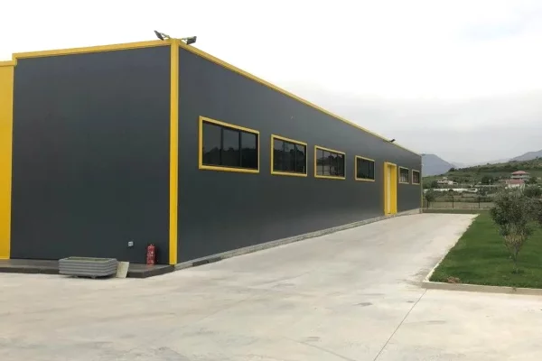 Ambient biznesi me qera 4+1 ne Tirane - 2,500 Euro