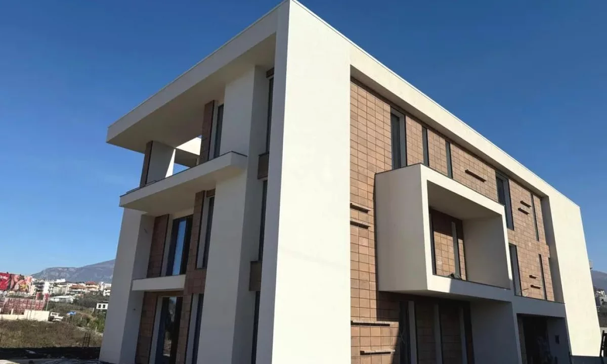 Shtepi ne shitje Apartament ne Tirane, 1+1, Mobilimi Bosh, pa mobiluar, Pagesa 173,800  Euro.