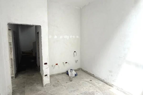 Luxury villas for sale in Tirana 3+1, Emty