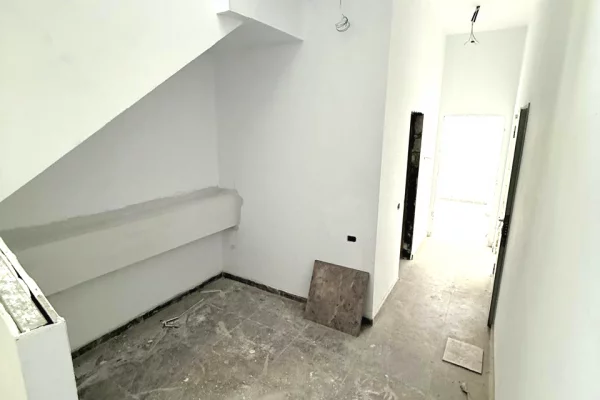 Luxury villas for sale in Tirana 4+1, Emty