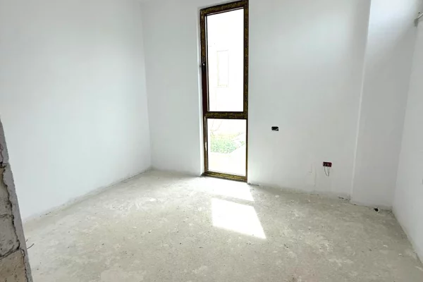 Luxury villas for sale in Tirana 4+1, Emty