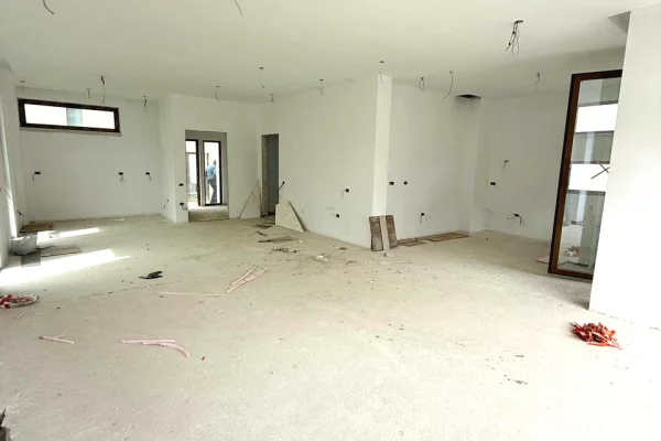 Luxury villas for sale in Tirana 4+1, Emty