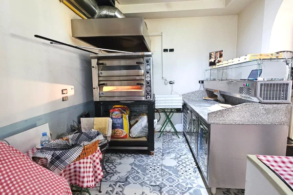 Shitet Biznes Bar–Piceri!