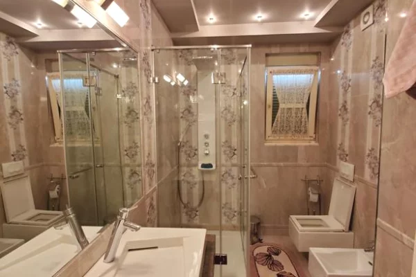 Villa di lusso in vendita a Tirana 5+1, SemiArredato