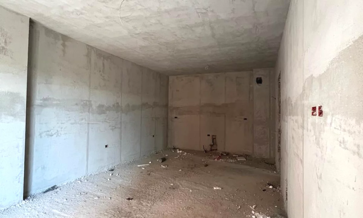 Shtepi ne shitje Apartament ne Tirane, 2+1, Mobilimi Bosh, pa mobiluar, Pagesa 112,350  Euro.