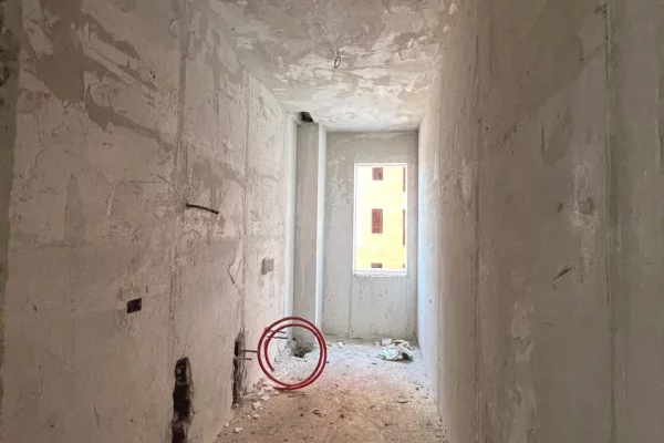 Shtepi ne shitje Apartament ne Tirane, 2+1, Mobilimi Bosh, pa mobiluar, Pagesa 112,350  Euro.