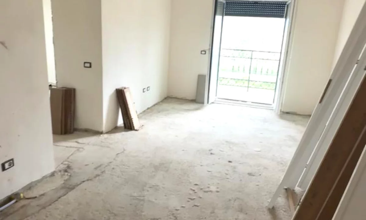 Shtepi ne shitje Apartament ne Tirane, 1+1, Mobilimi Bosh, pa mobiluar, Pagesa 122,560  Euro.