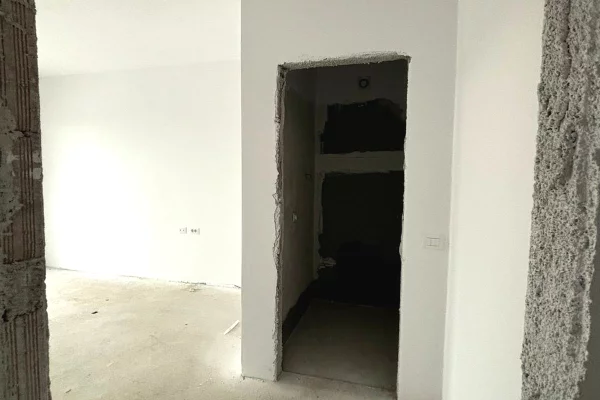 Shtepi ne shitje Apartament ne Tirane, 2+1, Mobilimi Bosh, pa mobiluar, Pagesa 145,800  Euro.