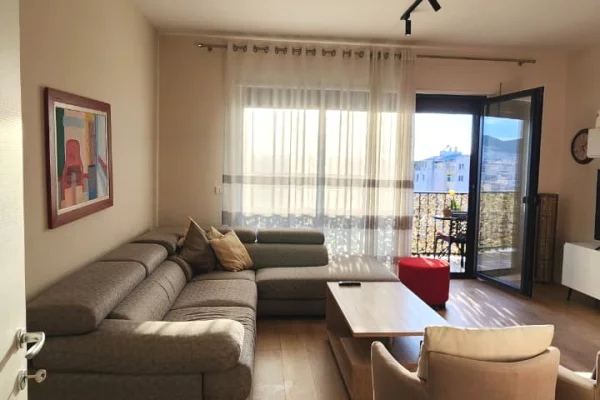 Shtepi me qera Apartament ne Tirane, 2+1, Mobilimi E mobiluar, Pagesa 1,100  Euro.