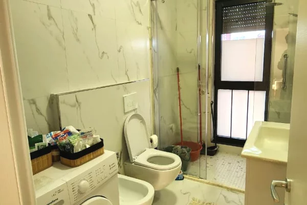 Shtepi me qera Apartament ne Tirane, 2+1, Mobilimi E mobiluar, Pagesa 1,100  Euro.