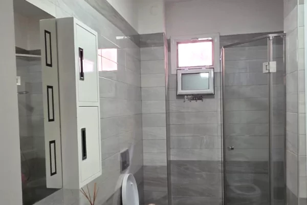 Shtepi me qera Apartament ne Tirane, 2+1, Mobilimi E mobiluar, Pagesa 700  Euro.