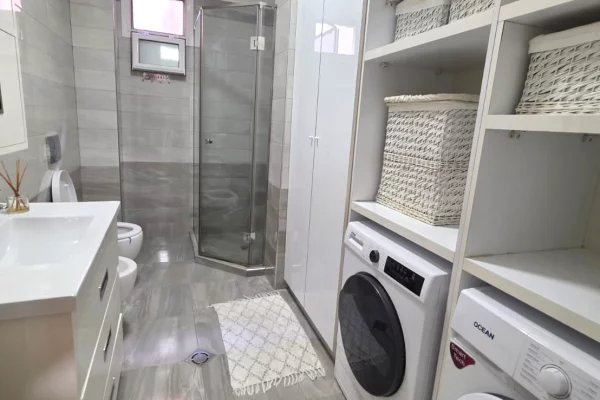 Shtepi me qera Apartament ne Tirane, 2+1, Mobilimi E mobiluar, Pagesa 700  Euro.