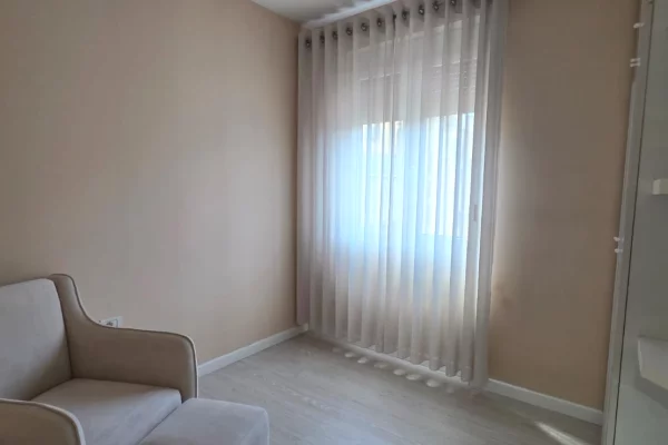 Shtepi me qera Apartament ne Tirane, 2+1, Mobilimi E mobiluar, Pagesa 700  Euro.