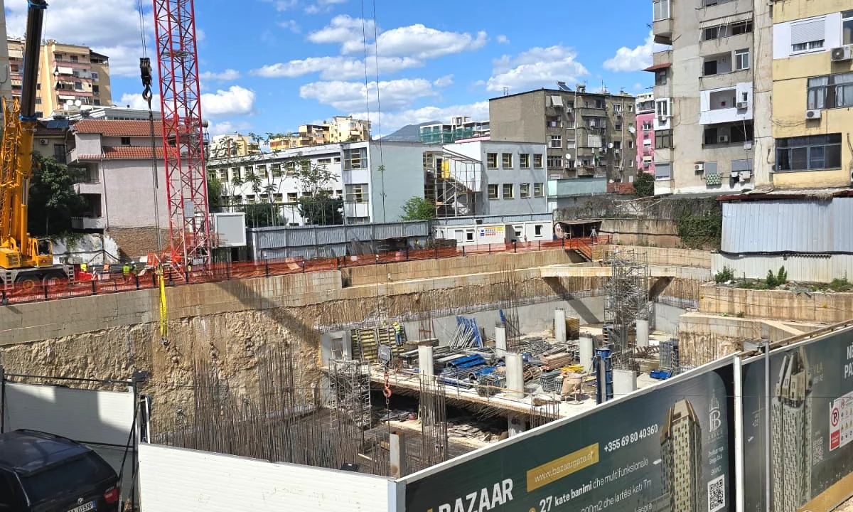 Shtepi ne shitje Apartament ne Tirane, 1+1, Mobilimi Bosh, pa mobiluar, Pagesa 230,000  Euro.