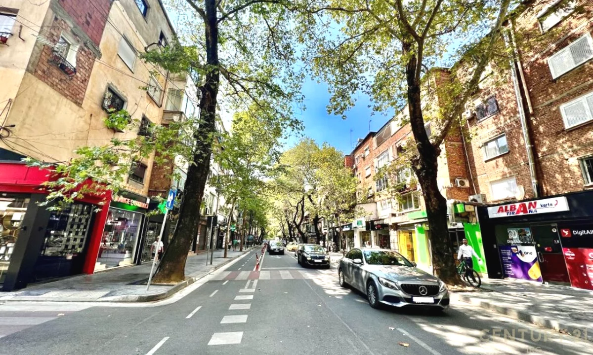 Shtepi ne shitje Vila Luksoze ne Tirane, 4+1, Mobilimi Pjeserisht e mobiluar, Pagesa 1,000,000  Euro.