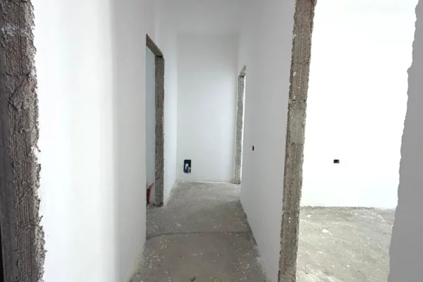 Shtepi ne shitje Apartament ne Tirane, 3+1, Mobilimi Bosh, pa mobiluar, Pagesa 223,500  Euro.