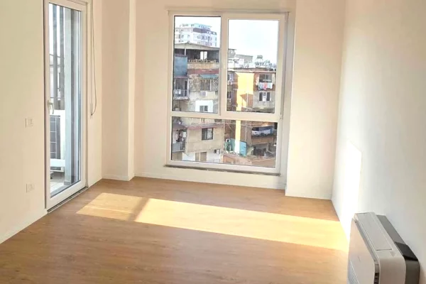 Ambient biznesi me qera 3+1 ne Tirane - 65,000 Leke