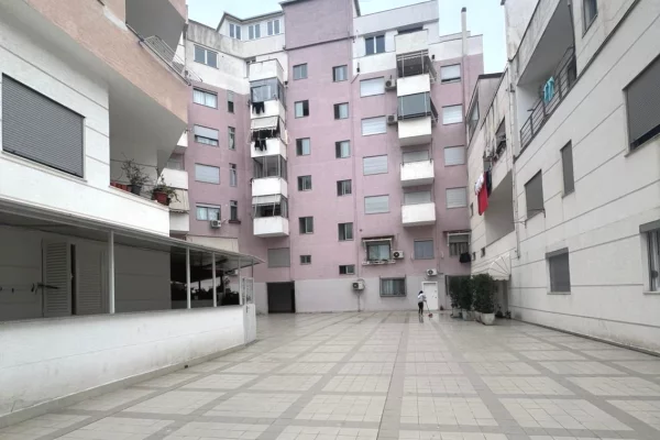 Shtepi ne shitje Apartament ne Tirane, 2+1, Mobilimi E mobiluar, Pagesa 110,000  Euro.