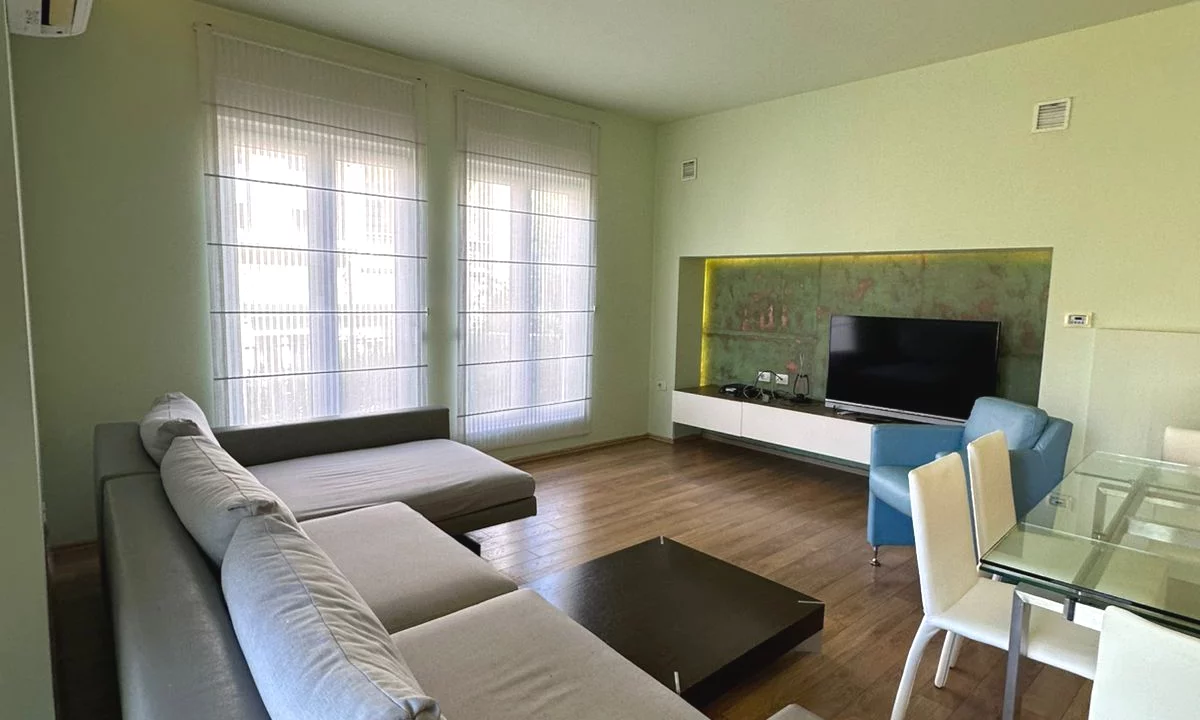 Shtepi me qera Vila Luksoze ne Tirane, 4+1, Mobilimi E mobiluar, Pagesa 2,700  Euro.