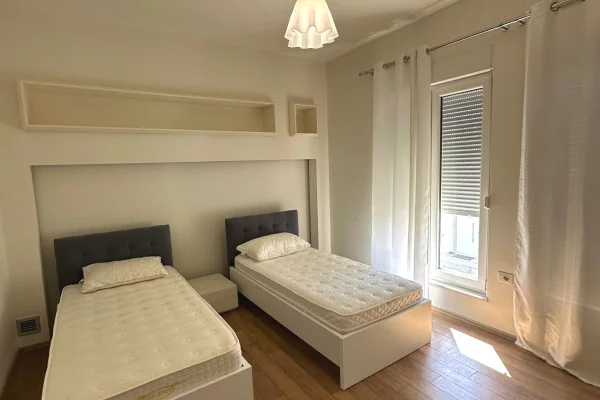 Shtepi me qera Vila Luksoze ne Tirane, 4+1, Mobilimi E mobiluar, Pagesa 2,700  Euro.