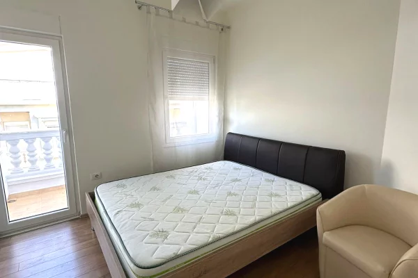 Shtepi me qera Vila Luksoze ne Tirane, 4+1, Mobilimi E mobiluar, Pagesa 2,700  Euro.
