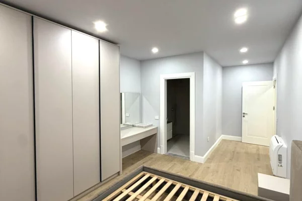 Shtepi ne shitje Apartament ne Tirane, 2+1, Mobilimi E mobiluar, Pagesa 150,000  Euro.