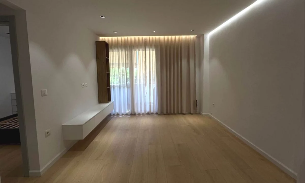 Shtepi ne shitje Apartament ne Tirane, 1+1, Mobilimi Pjeserisht e mobiluar, Pagesa 145,000  Euro.