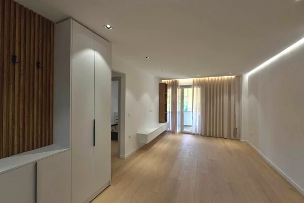 Shtepi ne shitje Apartament ne Tirane, 1+1, Mobilimi Pjeserisht e mobiluar, Pagesa 145,000  Euro.