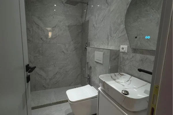 Shtepi ne shitje Apartament ne Tirane, 1+1, Mobilimi Pjeserisht e mobiluar, Pagesa 145,000  Euro.