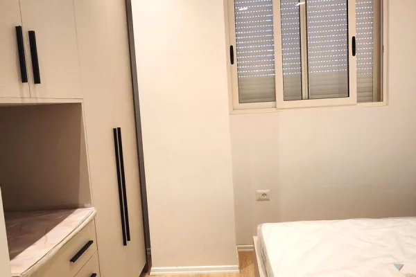 Shtepi me qera Apartament ne Tirane, 1+1, Mobilimi E mobiluar, Pagesa 500  Euro.