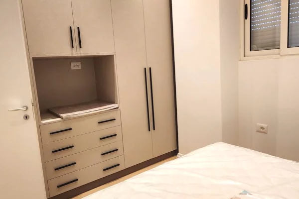 Shtepi me qera Apartament ne Tirane, 1+1, Mobilimi E mobiluar, Pagesa 500  Euro.