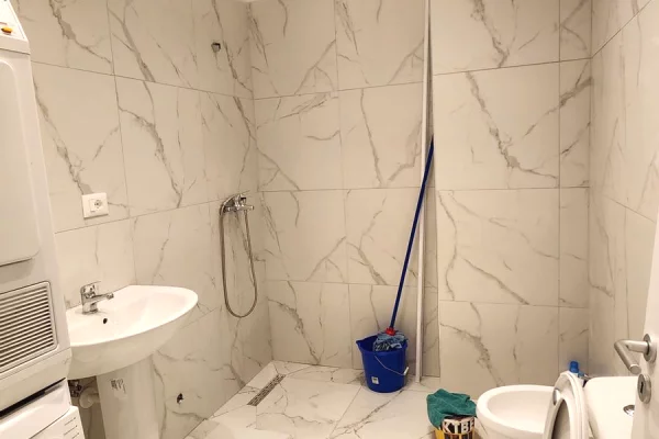 Shtepi me qera Apartament ne Tirane, 1+1, Mobilimi E mobiluar, Pagesa 500  Euro.