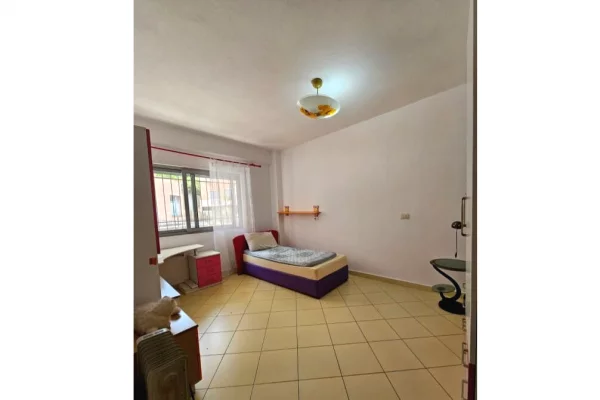 Shtepi me qera Apartament ne Tirane, 2+1, Mobilimi Pjeserisht e mobiluar, Pagesa 40,000  Leke.
