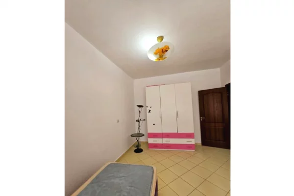 Shtepi me qera Apartament ne Tirane, 2+1, Mobilimi Pjeserisht e mobiluar, Pagesa 40,000  Leke.