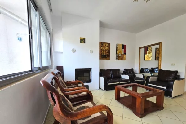 Shtepi me qera Apartament ne Tirane, 2+1, Mobilimi Pjeserisht e mobiluar, Pagesa 40,000  Leke.