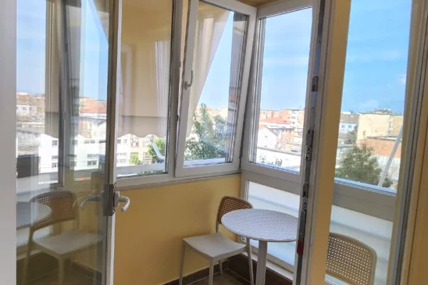 Shtepi me qera Apartament ne Tirane, 1+1, Mobilimi E mobiluar, Pagesa 60,000  Leke.