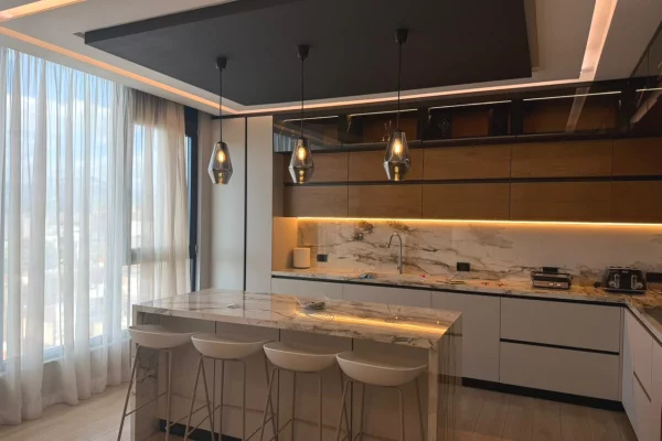 Shtepi me qera Duplex(shtepi me 2 kate) ne Tirane, 3+1, Mobilimi E mobiluar, Pagesa 3,200  Euro.