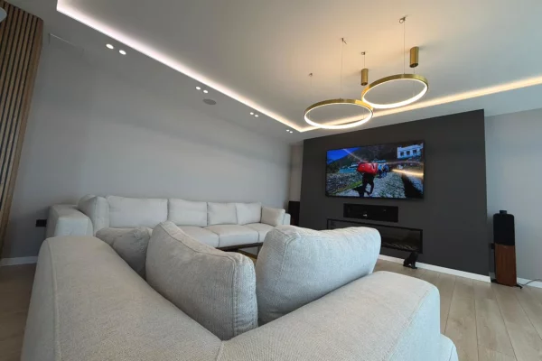 Shtepi me qera Duplex(shtepi me 2 kate) ne Tirane, 3+1, Mobilimi E mobiluar, Pagesa 3,200  Euro.