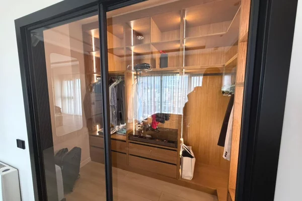 Shtepi me qera Duplex(shtepi me 2 kate) ne Tirane, 3+1, Mobilimi E mobiluar, Pagesa 3,200  Euro.
