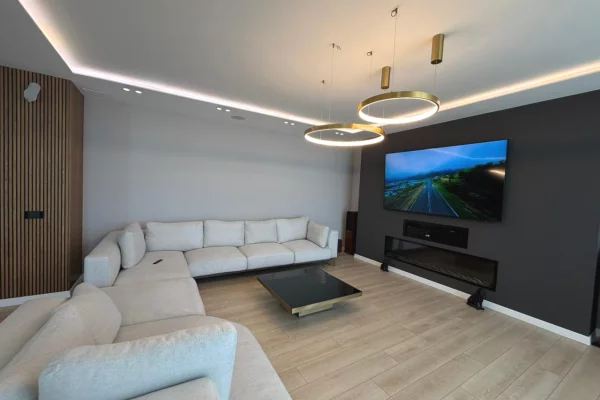 Shtepi me qera Duplex(shtepi me 2 kate) ne Tirane, 3+1, Mobilimi E mobiluar, Pagesa 3,200  Euro.