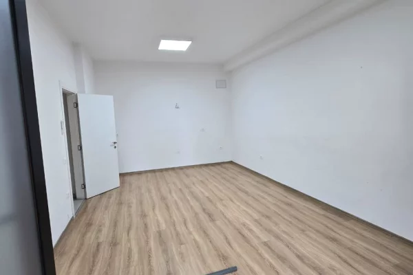🏢 Zyre me qira – Square 21!