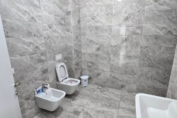 🏢 Zyre me qira – Square 21!