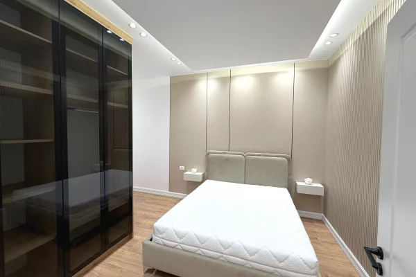 Shtepi ne shitje Apartament ne Tirane, 2+1, Mobilimi E mobiluar, Pagesa 21,500,000  Leke.