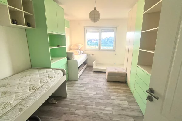 Shtepi me qera Apartament ne Tirane, 2+1, Mobilimi E mobiluar, Pagesa 50,000  Leke.