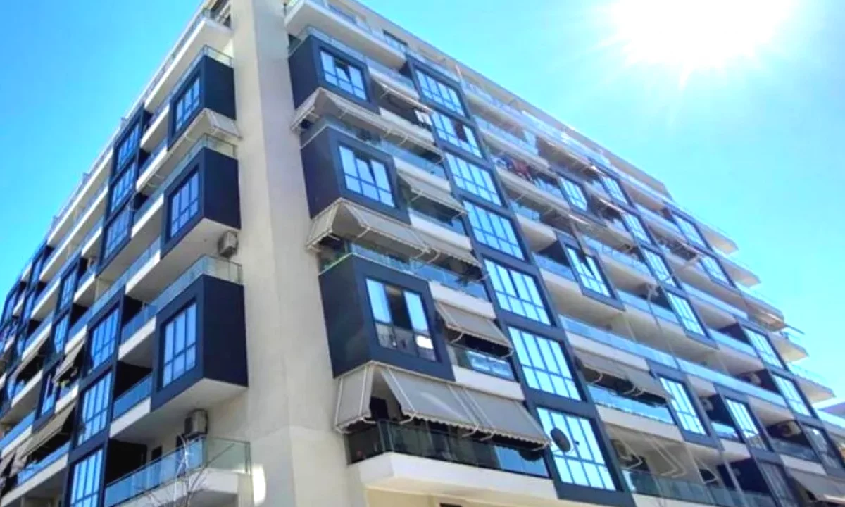 Shtepi ne shitje Apartament ne Tirane, 1+1, Mobilimi Bosh, pa mobiluar, Pagesa 130,000  Euro.