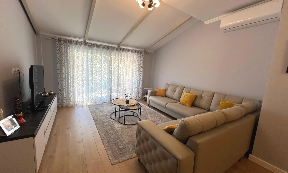 Shtepi me qera Apartament ne Tirane, 2+1, Mobilimi E mobiluar, Pagesa 1,000  Euro.
