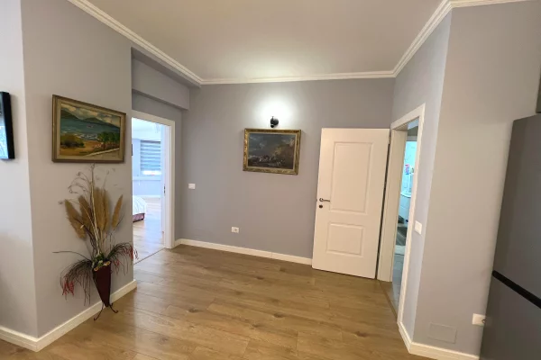 Shtepi me qera Apartament ne Tirane, 2+1, Mobilimi E mobiluar, Pagesa 1,000  Euro.