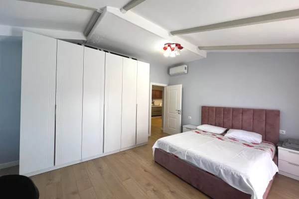 Shtepi me qera Apartament ne Tirane, 2+1, Mobilimi E mobiluar, Pagesa 1,000  Euro.