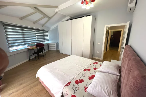 Shtepi me qera Apartament ne Tirane, 2+1, Mobilimi E mobiluar, Pagesa 1,000  Euro.