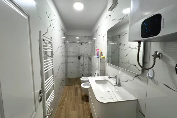 Shtepi me qera Apartament ne Tirane, 2+1, Mobilimi E mobiluar, Pagesa 1,000  Euro.